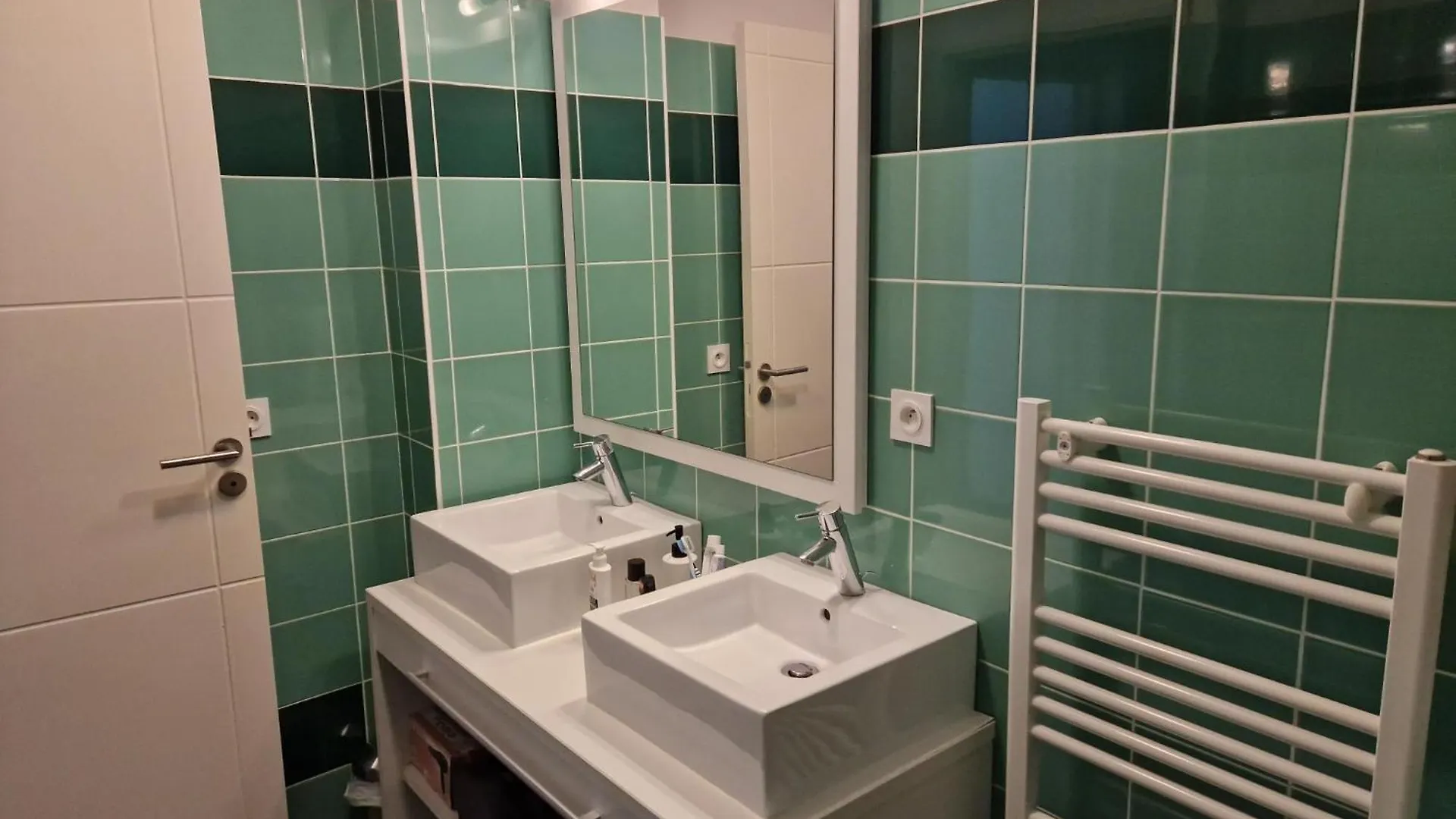 Charmant T3 Plain-Pied Avec Terrasse Privee, Parking Gratuit Et Piscine A Baden 0*,  France