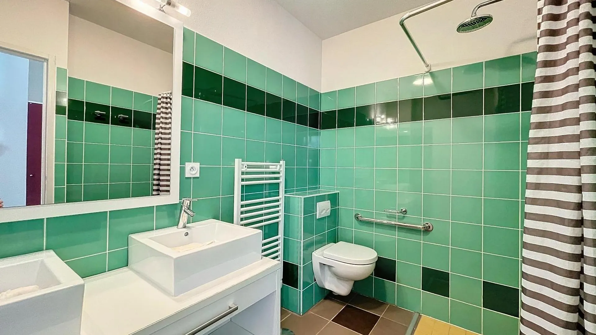 Charmant T3 Plain-Pied Avec Terrasse Privee, Parking Gratuit Et Piscine A Baden
